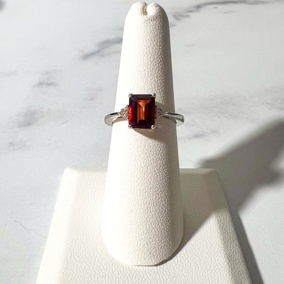 8x6mm Red Labradorite Emerald Cut 1.30ctw 925 Sterling Silver Ring - Picture 1 of 5